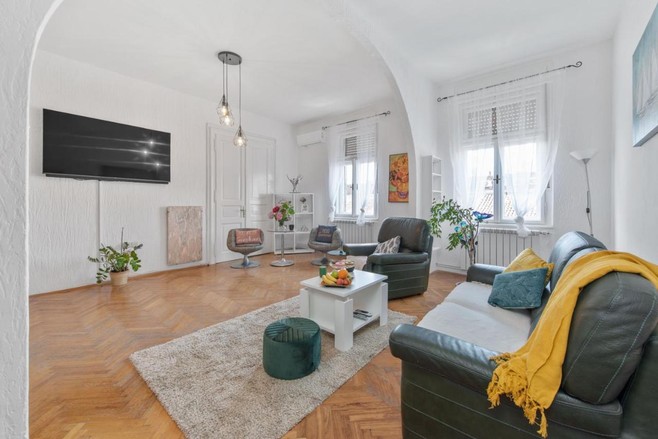 The Grand Mansion Residence On La Guardia Rijeka Buitenkant foto
