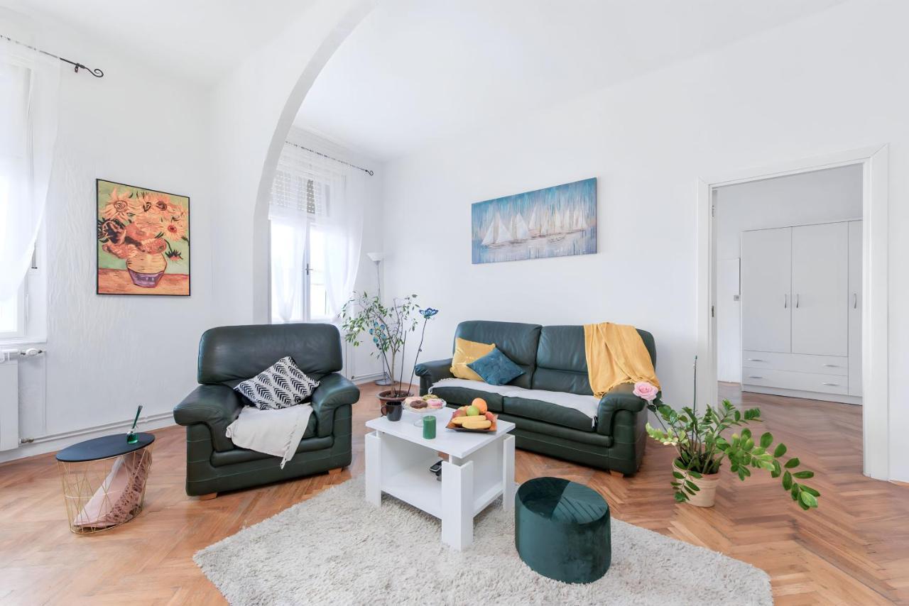 The Grand Mansion Residence On La Guardia Rijeka Buitenkant foto